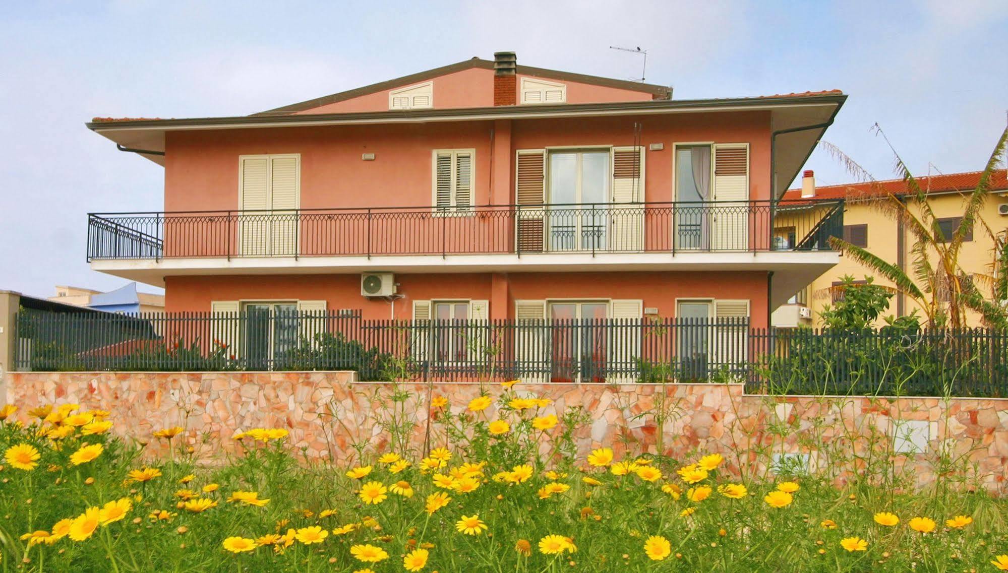 Kosmos Bed & Breakfast Syracuse ภายนอก รูปภาพ