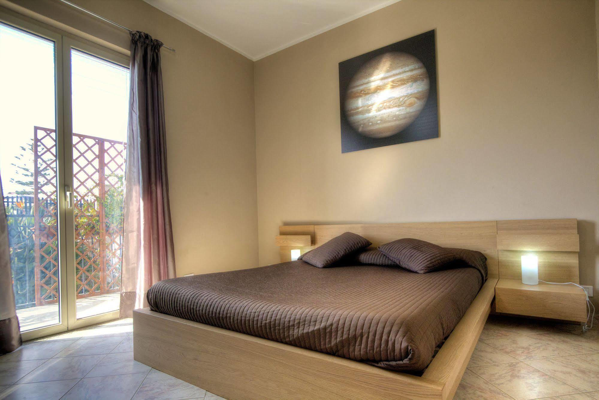 Kosmos Bed & Breakfast Syracuse ภายนอก รูปภาพ