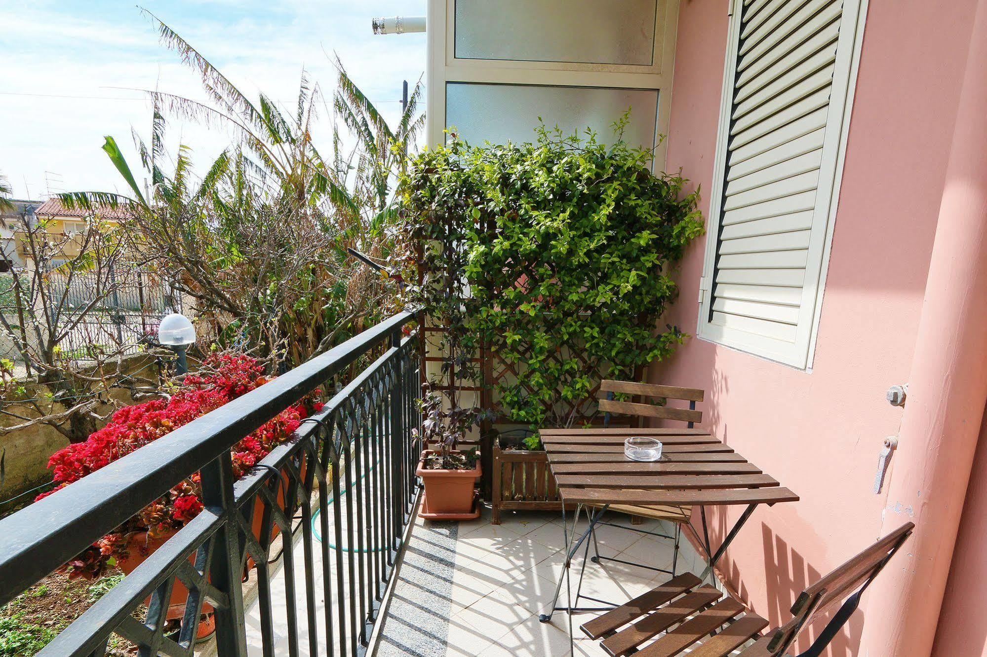 Kosmos Bed & Breakfast Syracuse ภายนอก รูปภาพ