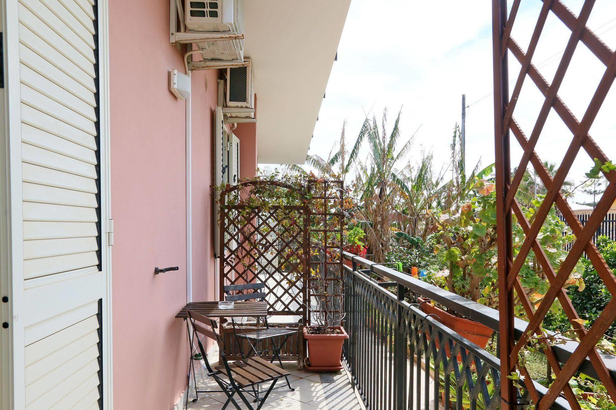 Kosmos Bed & Breakfast Syracuse ภายนอก รูปภาพ