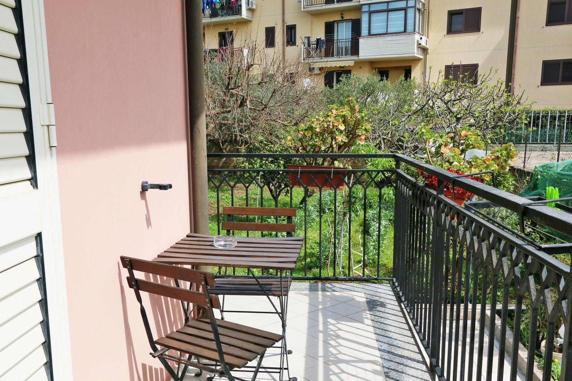 Kosmos Bed & Breakfast Syracuse ภายนอก รูปภาพ